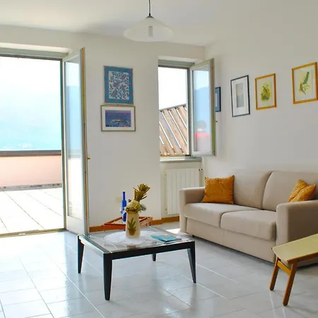 On 2 Levels With Large Terrace Lake View Apartment Sala Comacina